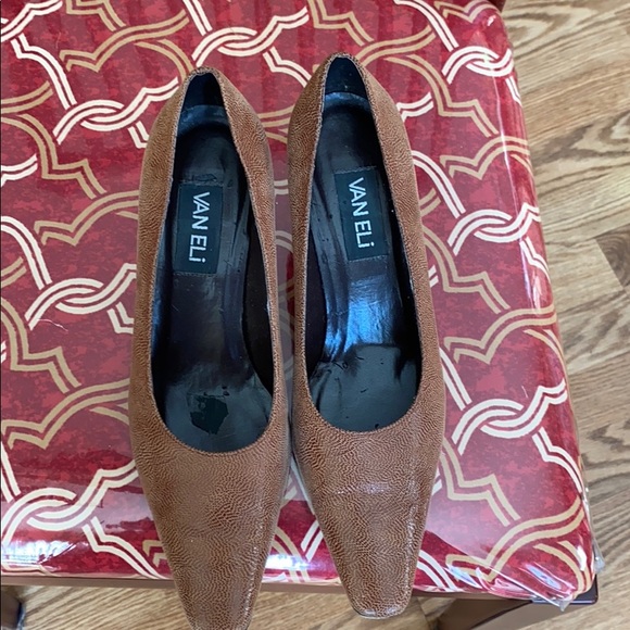 Shoes - Picture 6 of 8